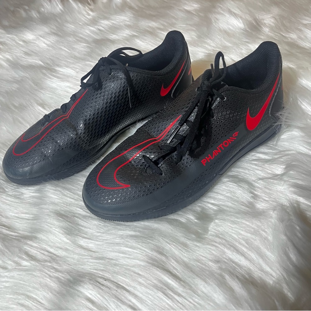 Nike Jr. Phantom black red shoes‎ size 5Y